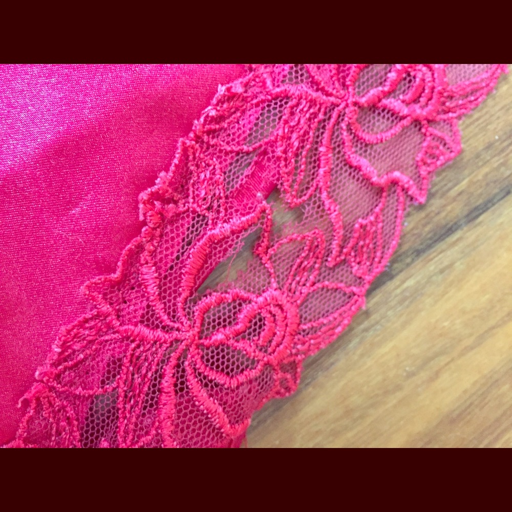 Medium Victoria’s Secret slip, medium.